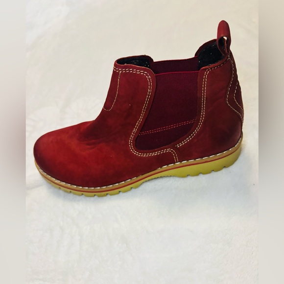 Earth Red Ankle Boots - Picture 2 of 8